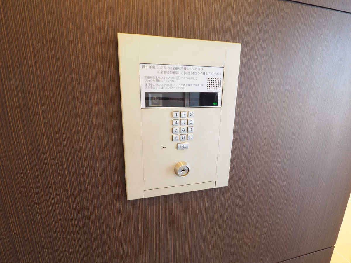 aLATO白壁の建物写真