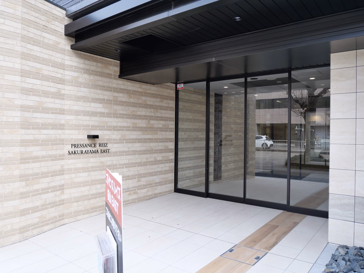 プレサンス レイズ 桜山 EASTの建物写真