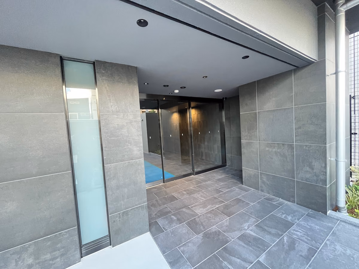 ルネフラッツ庄内通駅前の建物写真